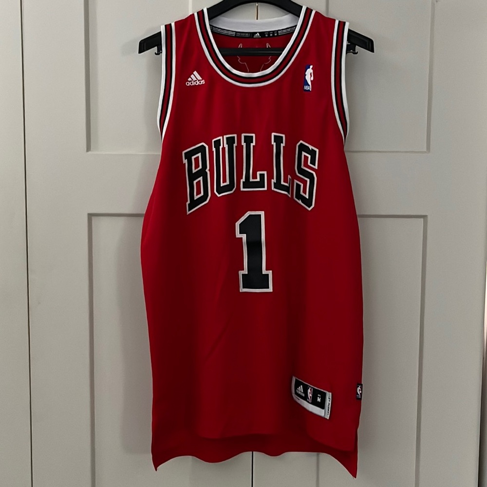 Used Adidas Chicago Bulls Derrick Rose Jersey. Red and Black. +2” Length. Medium